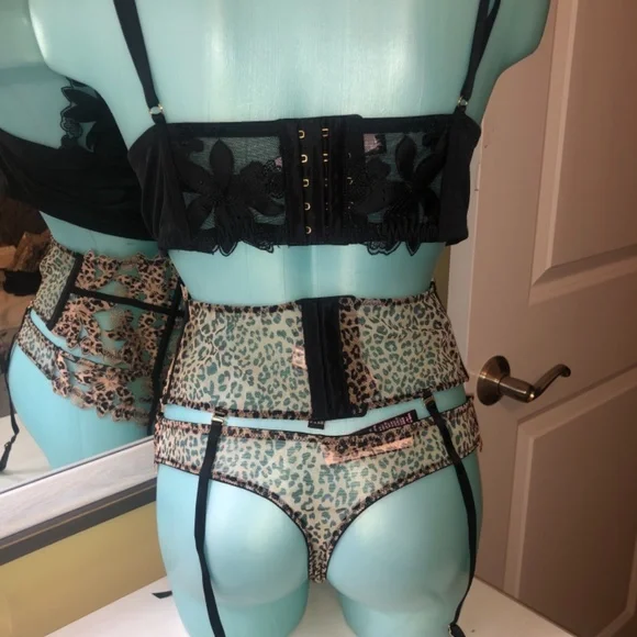 Victoria’s Secret Cheetah & Black Floral Embroidered Bralette Garter Panty Set L